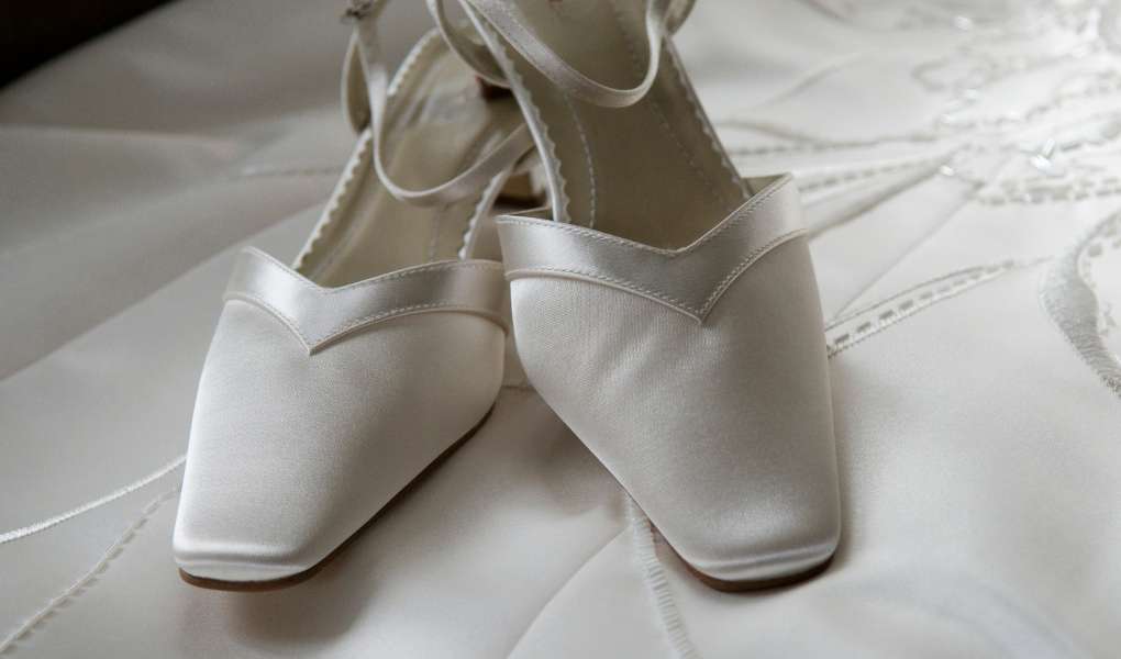 How to clean satin shoes?