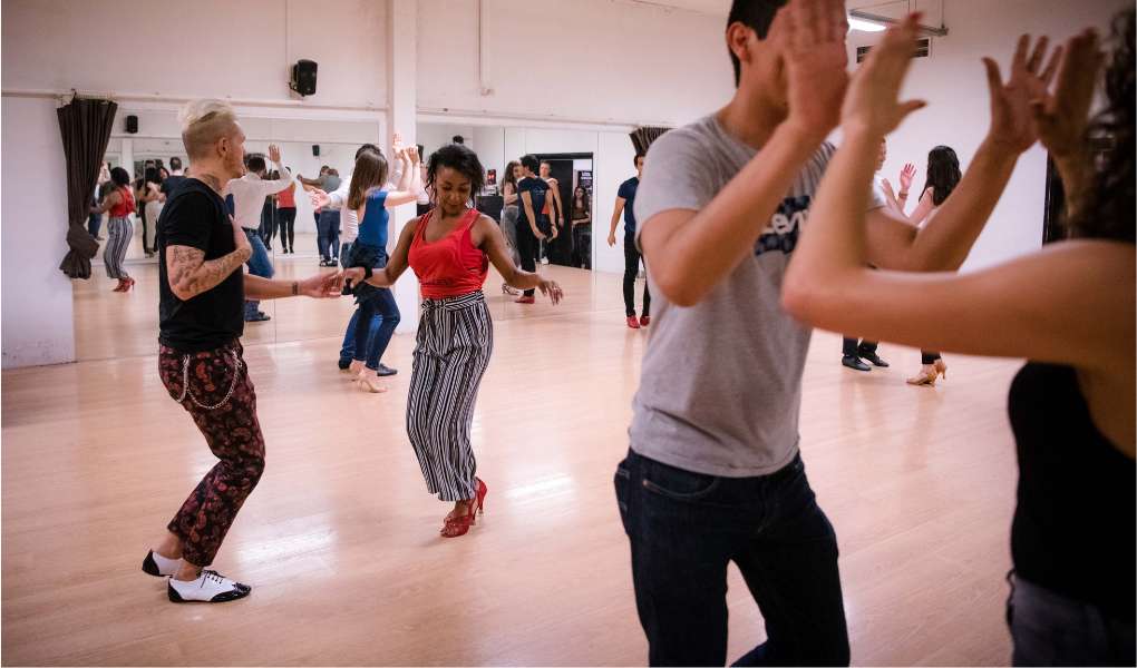 ¿Cómo bailar salsa? 